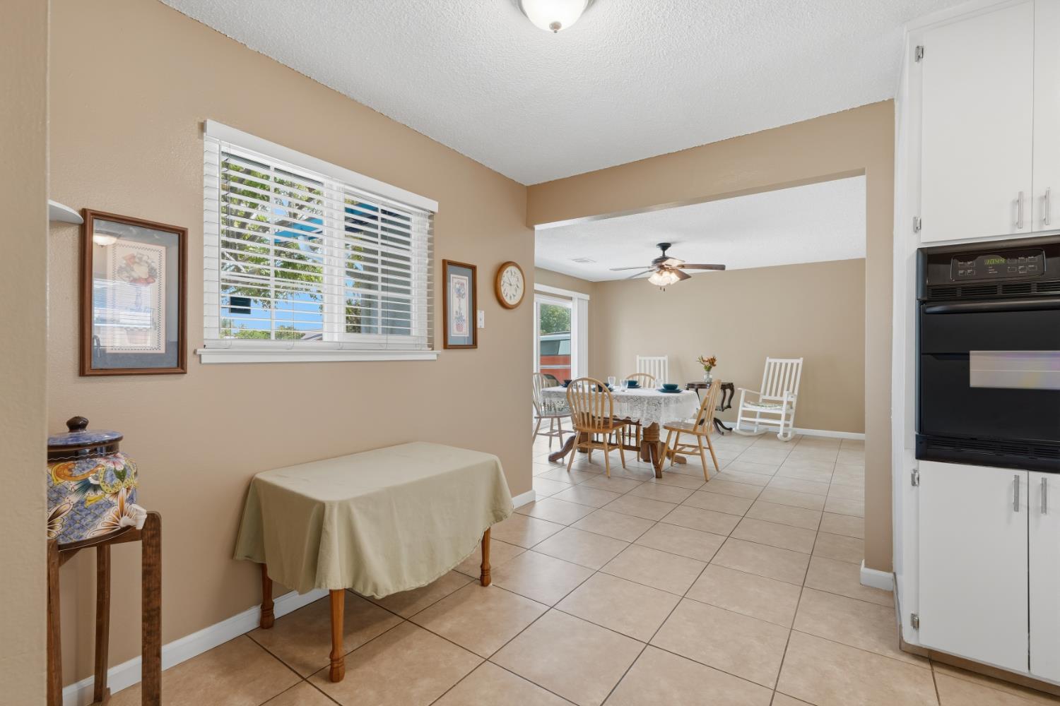 1435 Davis St, Hanford, CA 93230