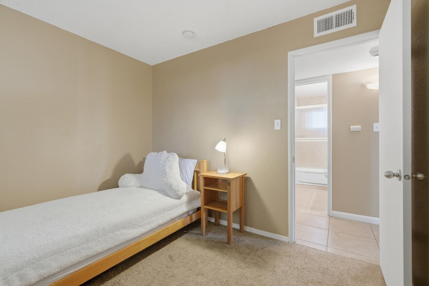 1435 Davis St, Hanford, CA 93230