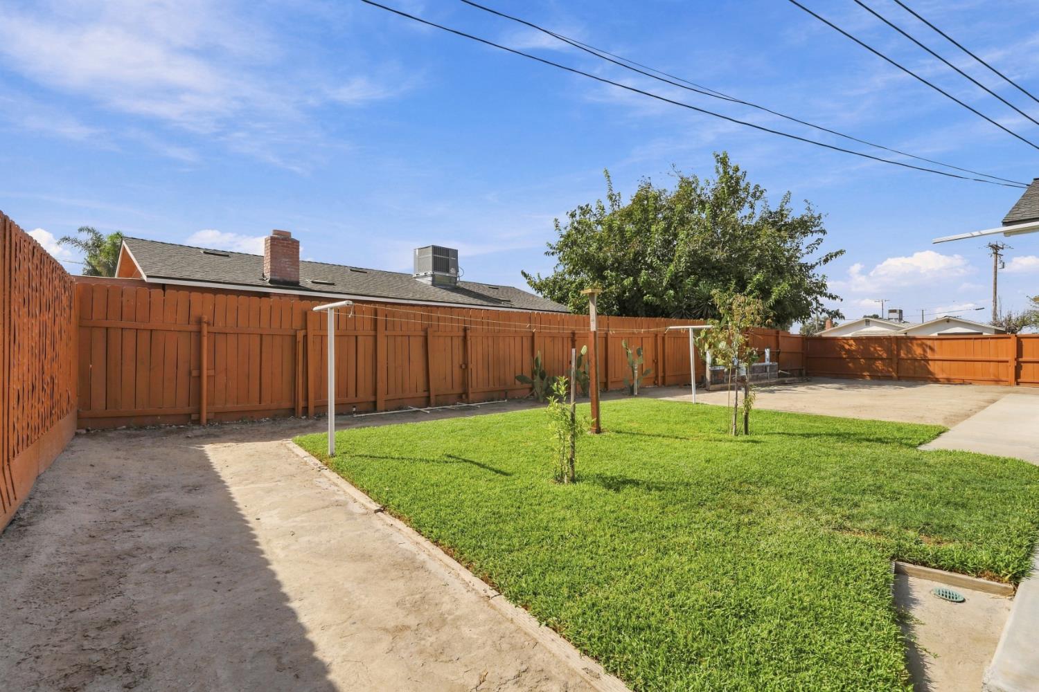 1435 Davis St, Hanford, CA 93230