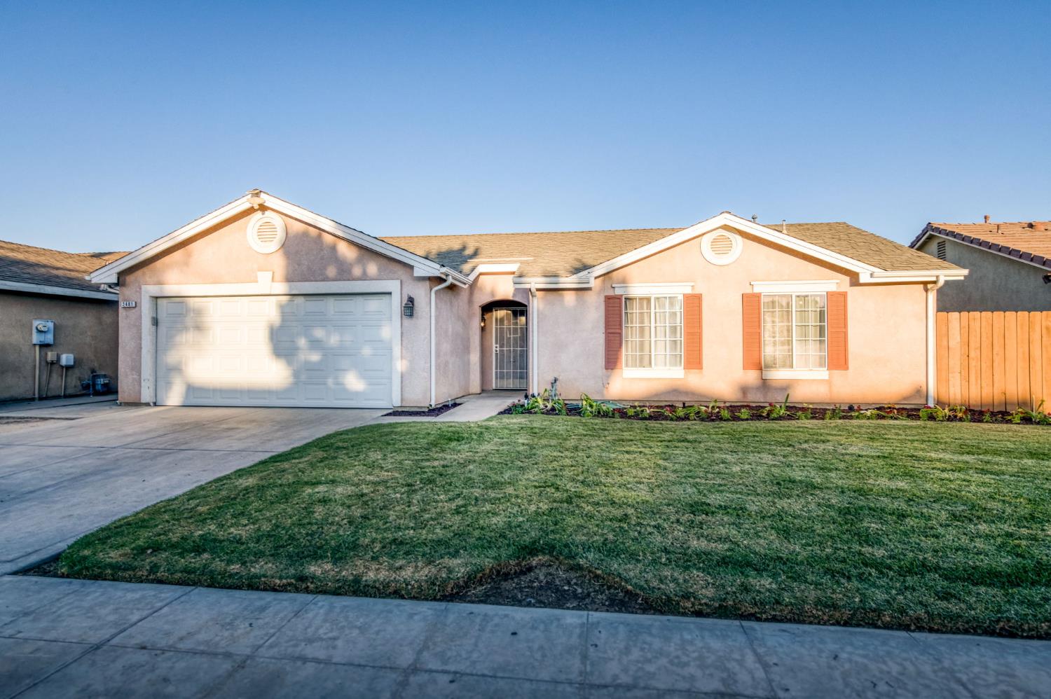 2481 S Applewood Ln, Fresno, CA 93727