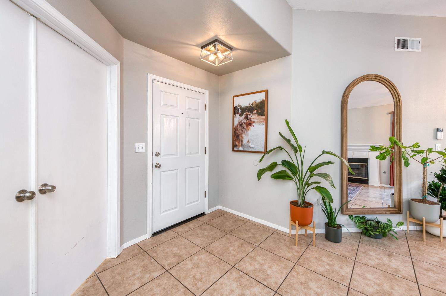 2481 S Applewood Ln, Fresno, CA 93727