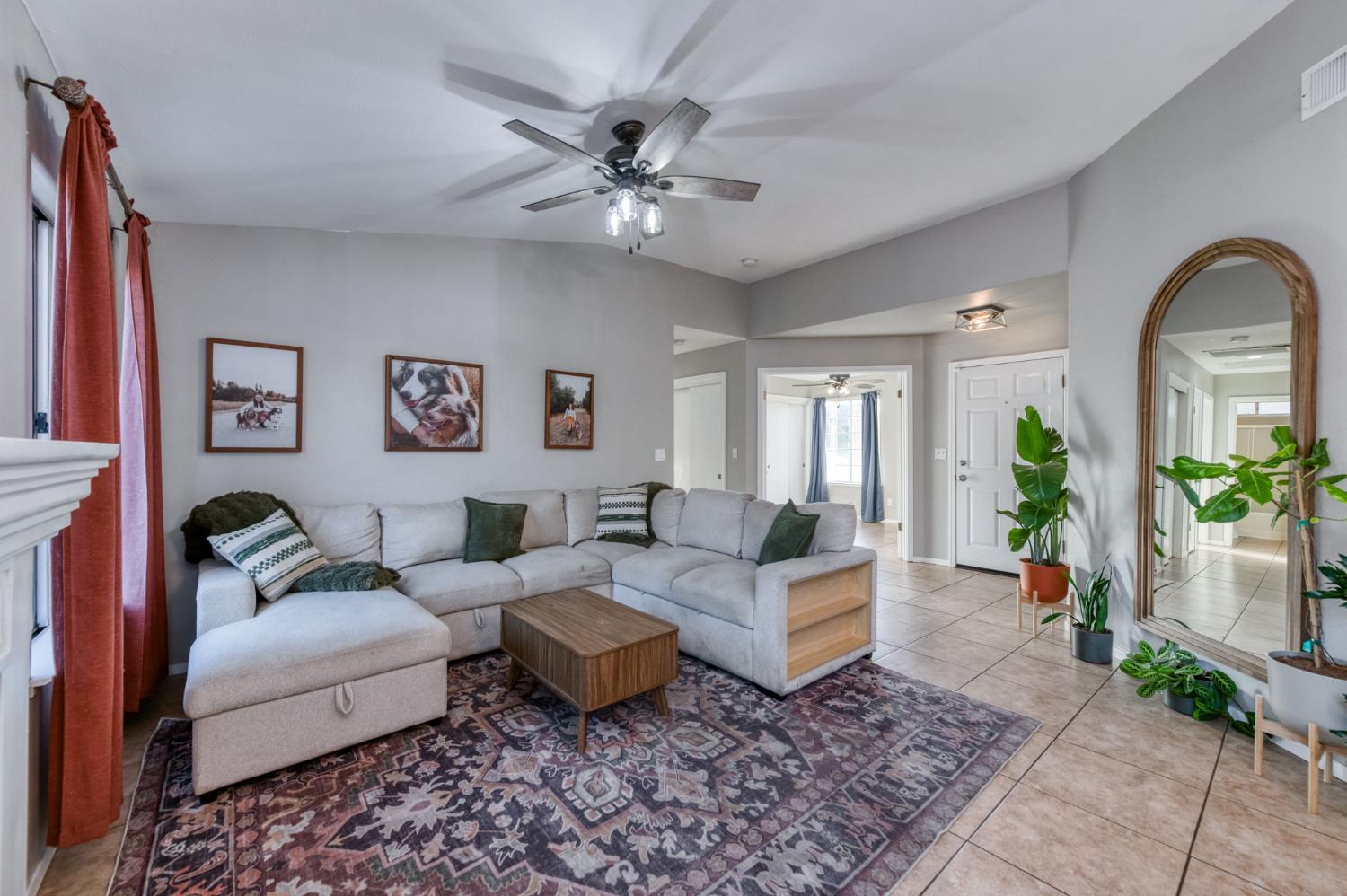 2481 S Applewood Ln, Fresno, CA 93727