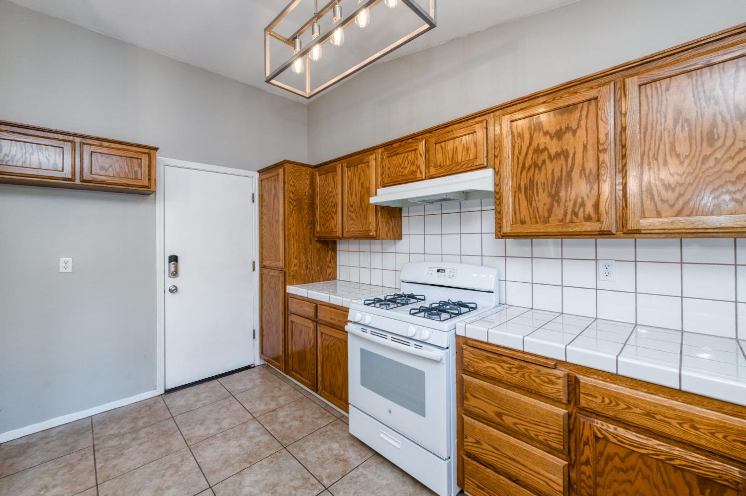 2481 S Applewood Ln, Fresno, CA 93727