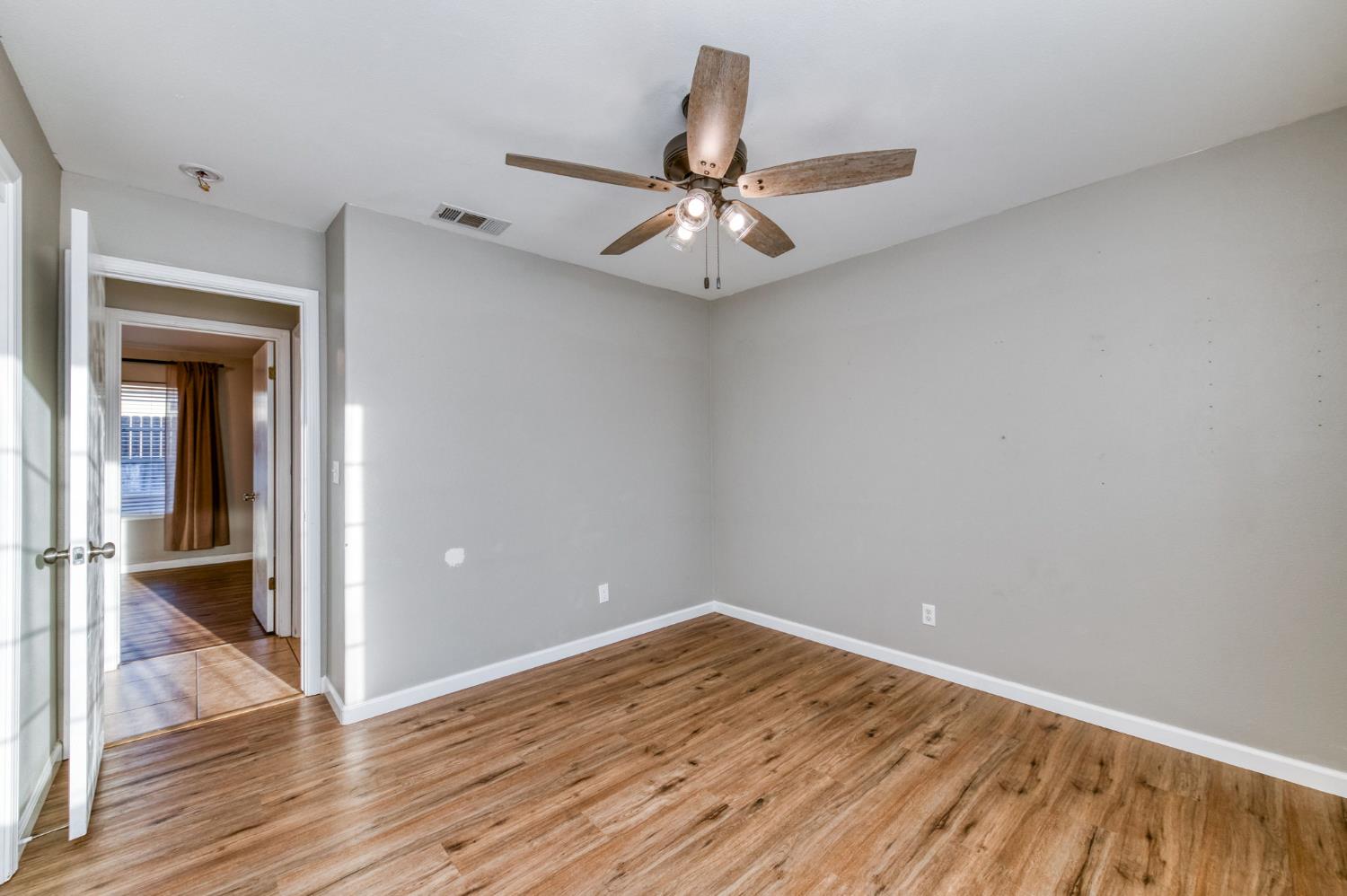 2481 S Applewood Ln, Fresno, CA 93727