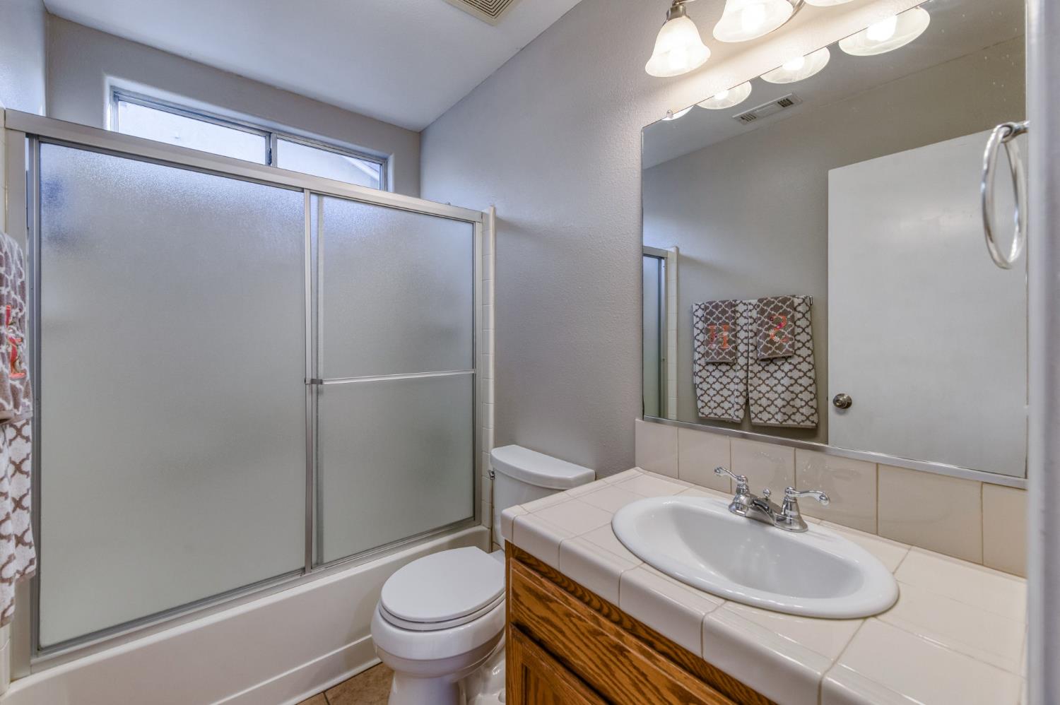 2481 S Applewood Ln, Fresno, CA 93727