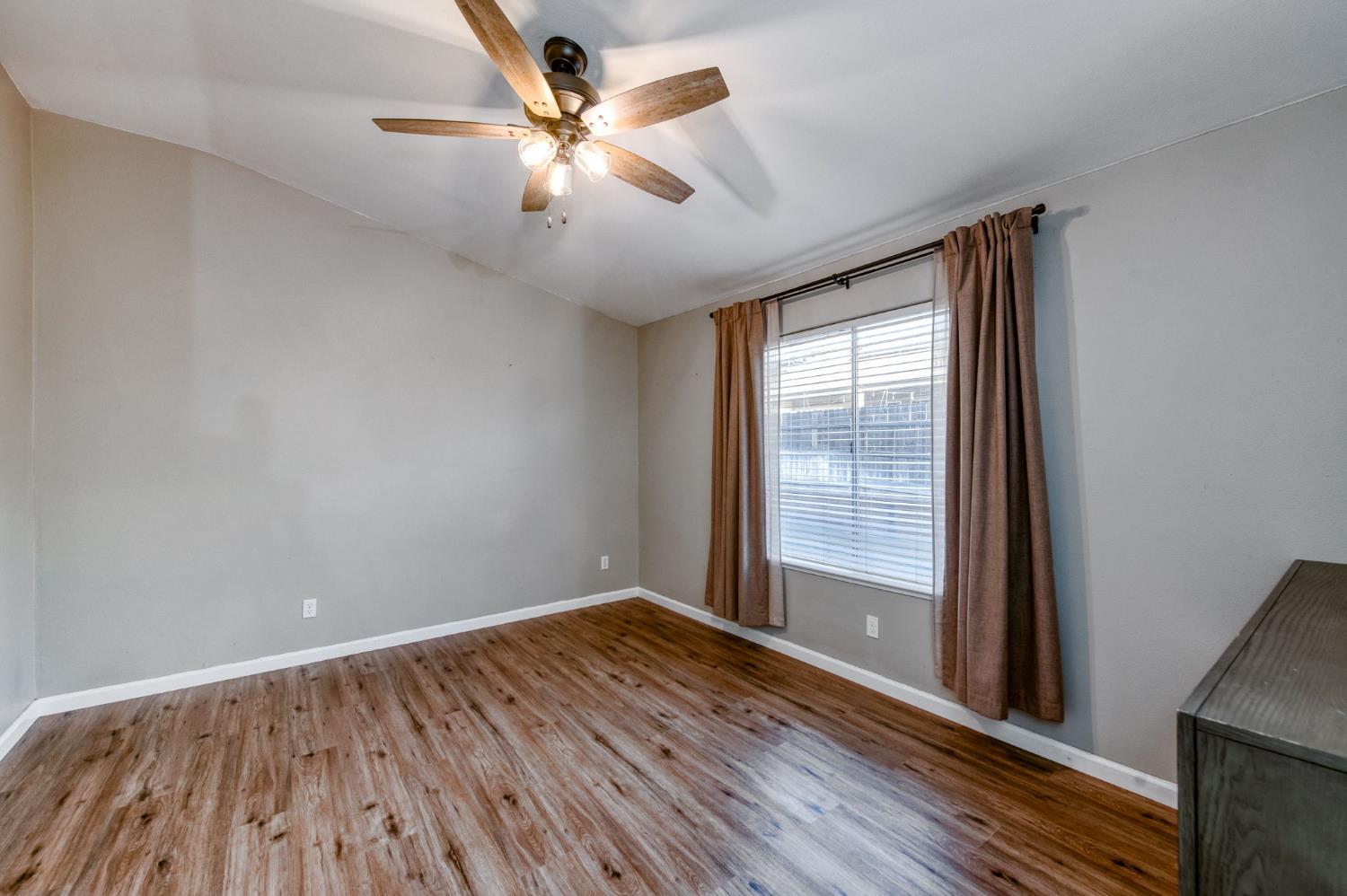 2481 S Applewood Ln, Fresno, CA 93727