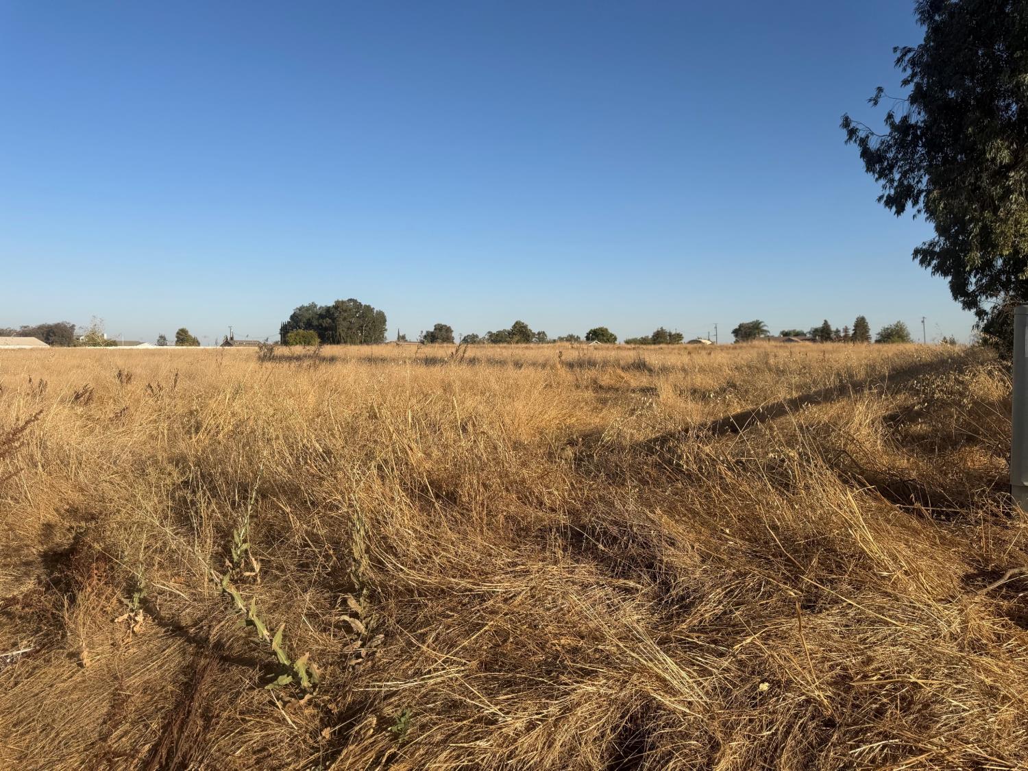 2 Avenue 21, Madera, CA 93638