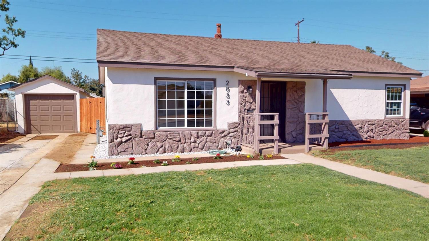2033 Mayfair Dr E, Fresno, CA 93703