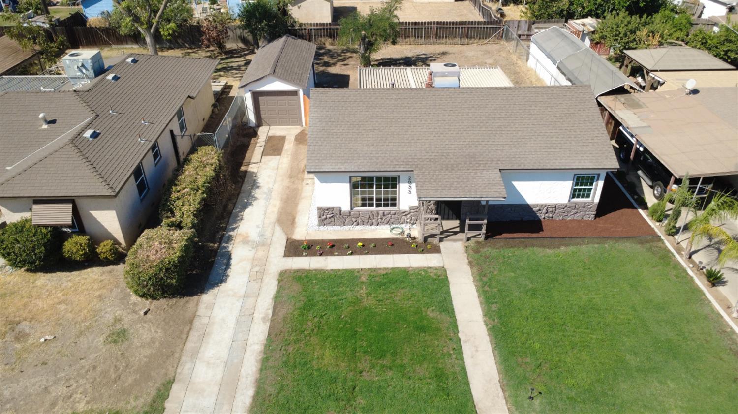 2033 Mayfair Dr E, Fresno, CA 93703