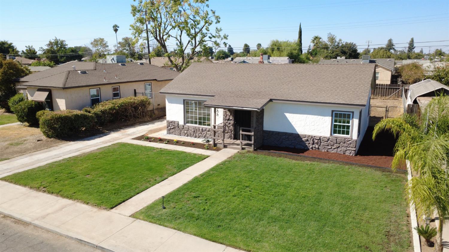 2033 Mayfair Dr E, Fresno, CA 93703