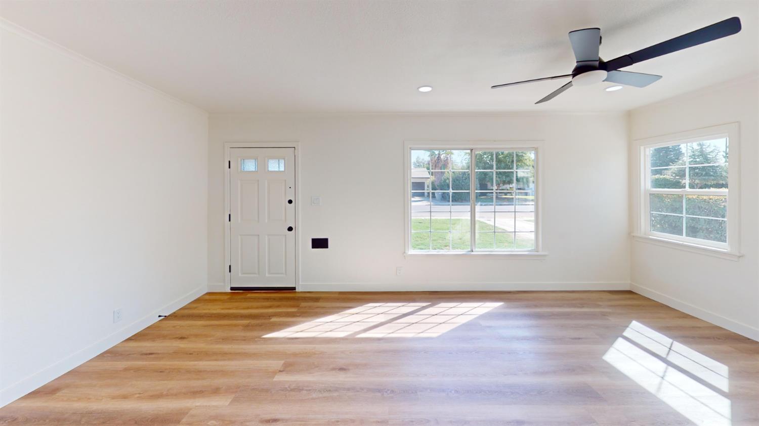 2033 Mayfair Dr E, Fresno, CA 93703