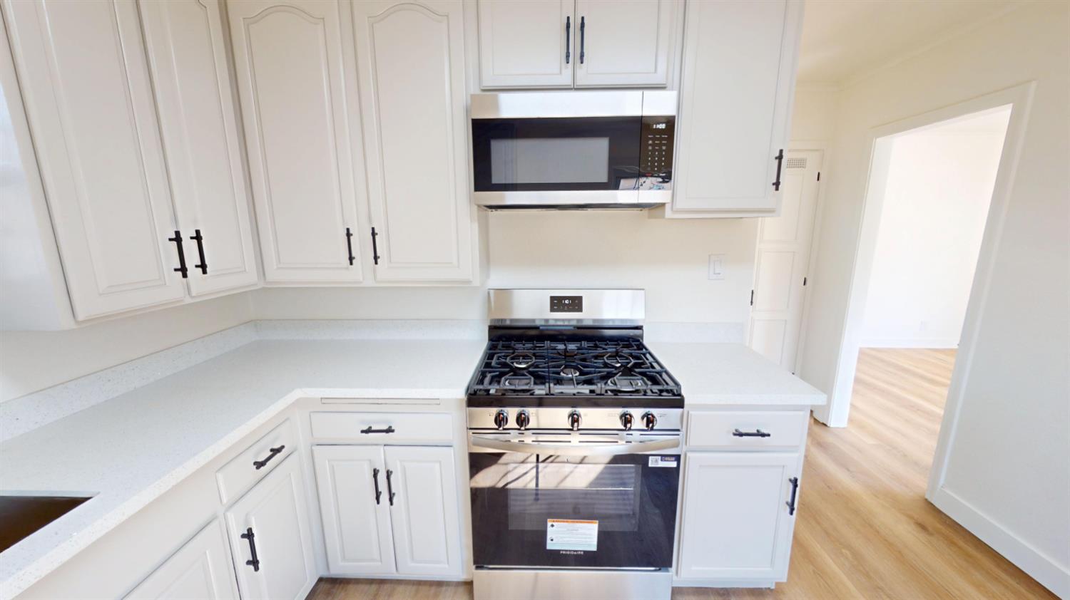 2033 Mayfair Dr E, Fresno, CA 93703
