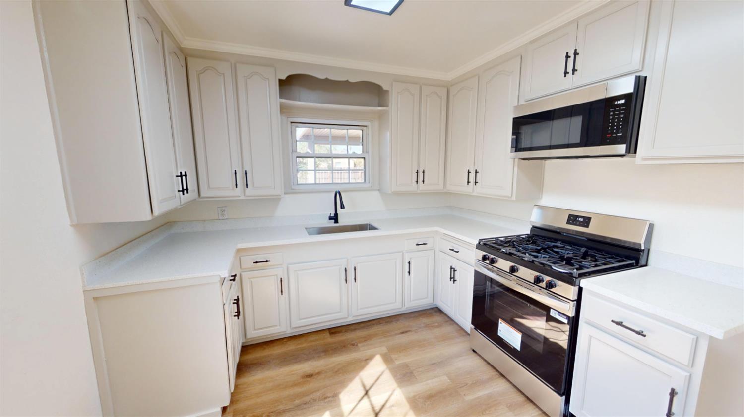 2033 Mayfair Dr E, Fresno, CA 93703