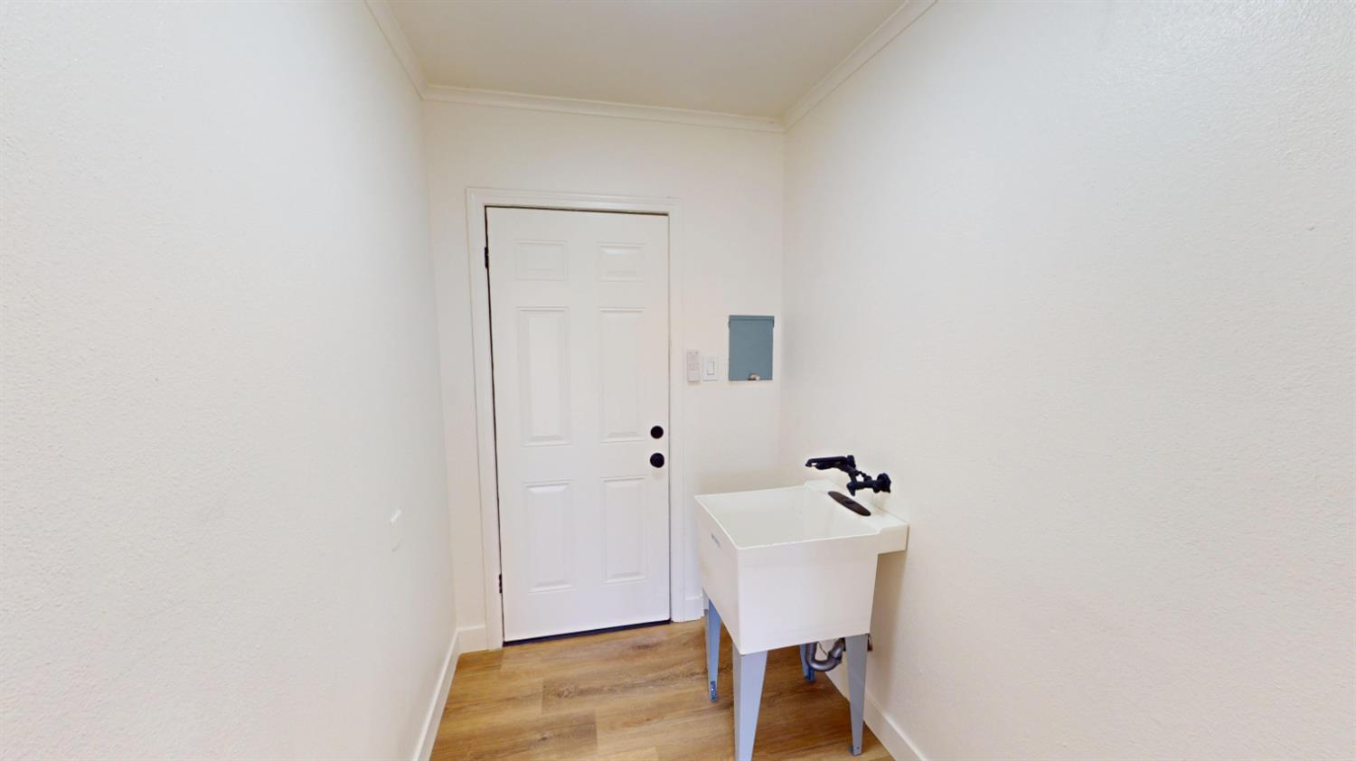 2033 Mayfair Dr E, Fresno, CA 93703