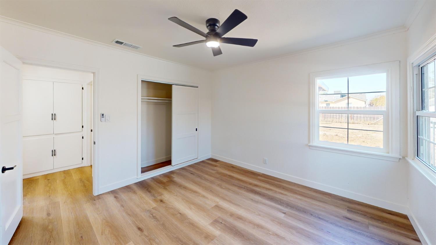 2033 Mayfair Dr E, Fresno, CA 93703