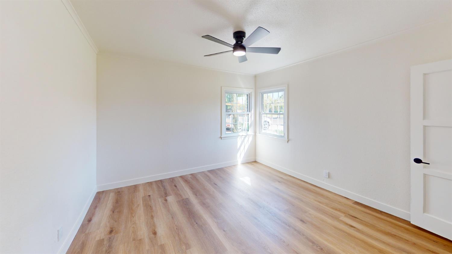 2033 Mayfair Dr E, Fresno, CA 93703