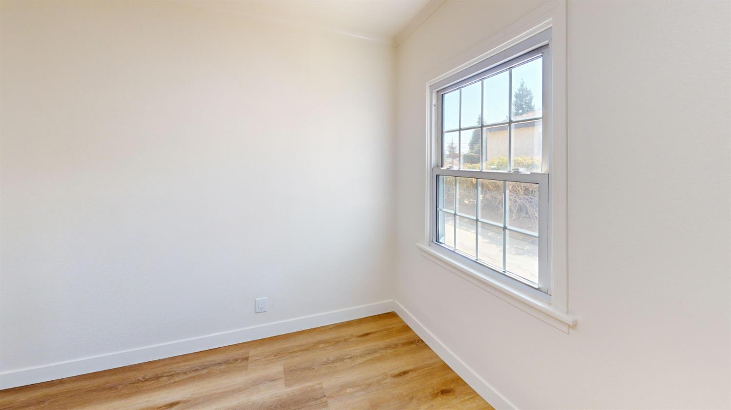 2033 Mayfair Dr E, Fresno, CA 93703