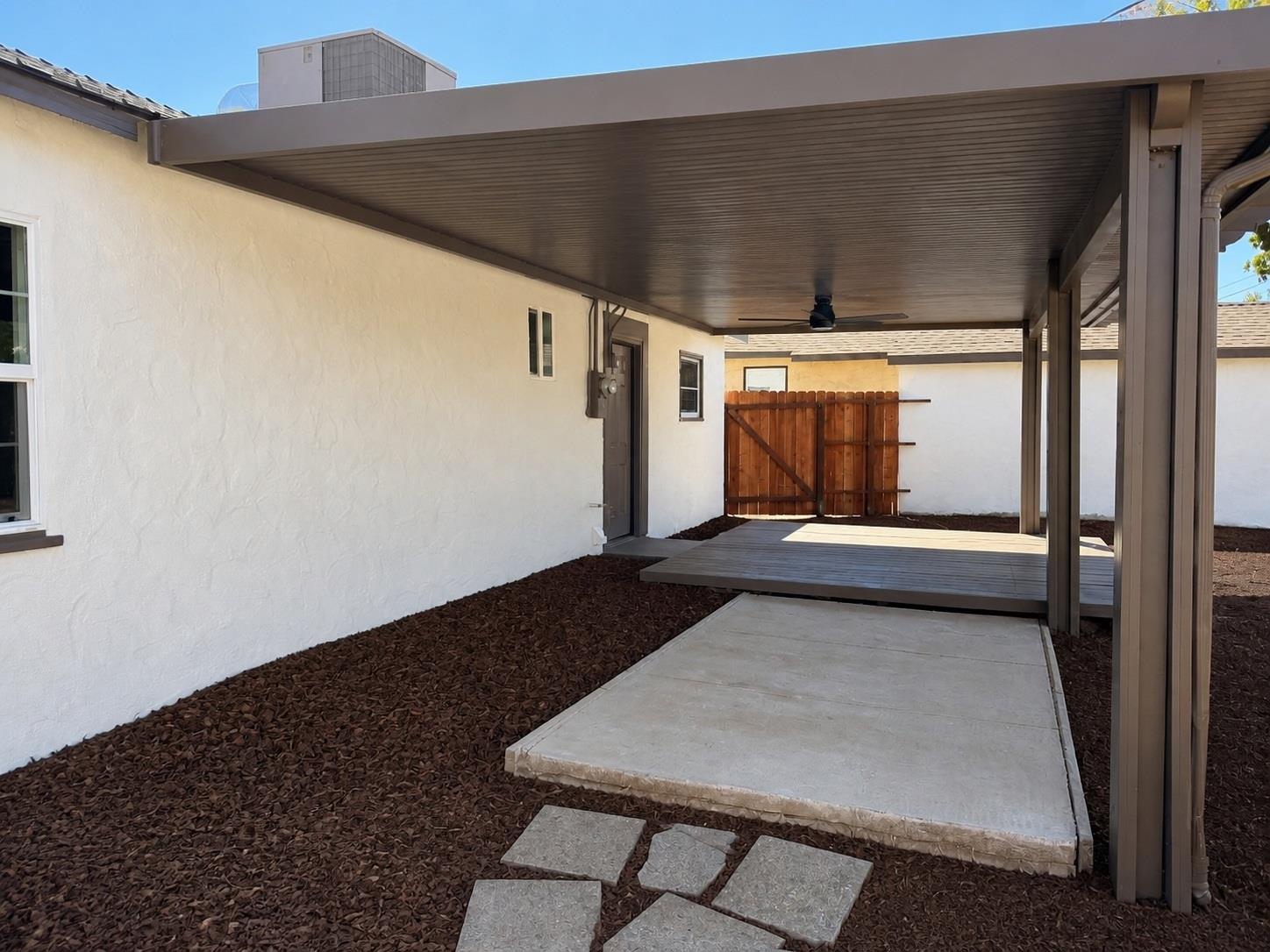 2033 Mayfair Dr E, Fresno, CA 93703