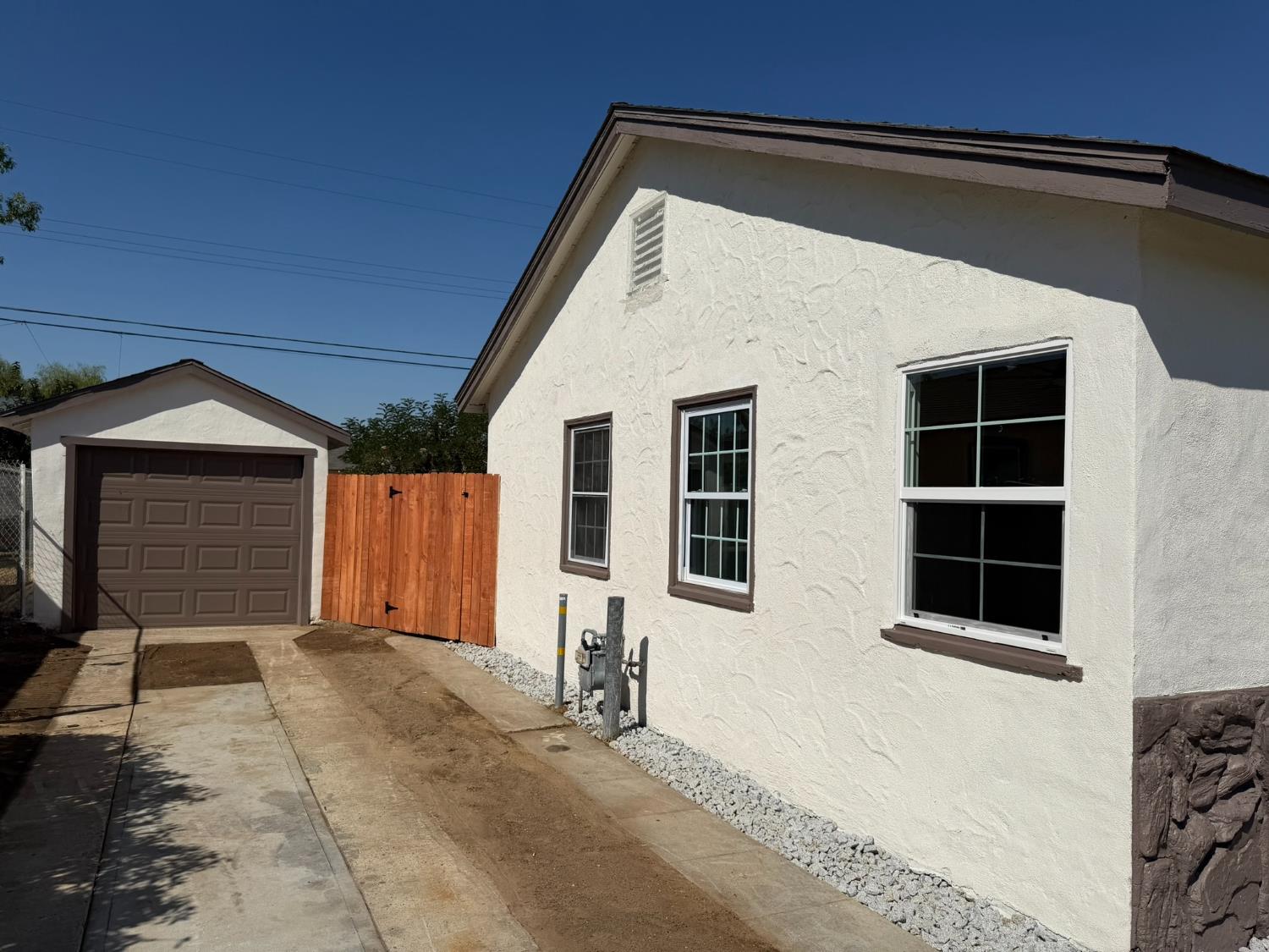 2033 Mayfair Dr E, Fresno, CA 93703