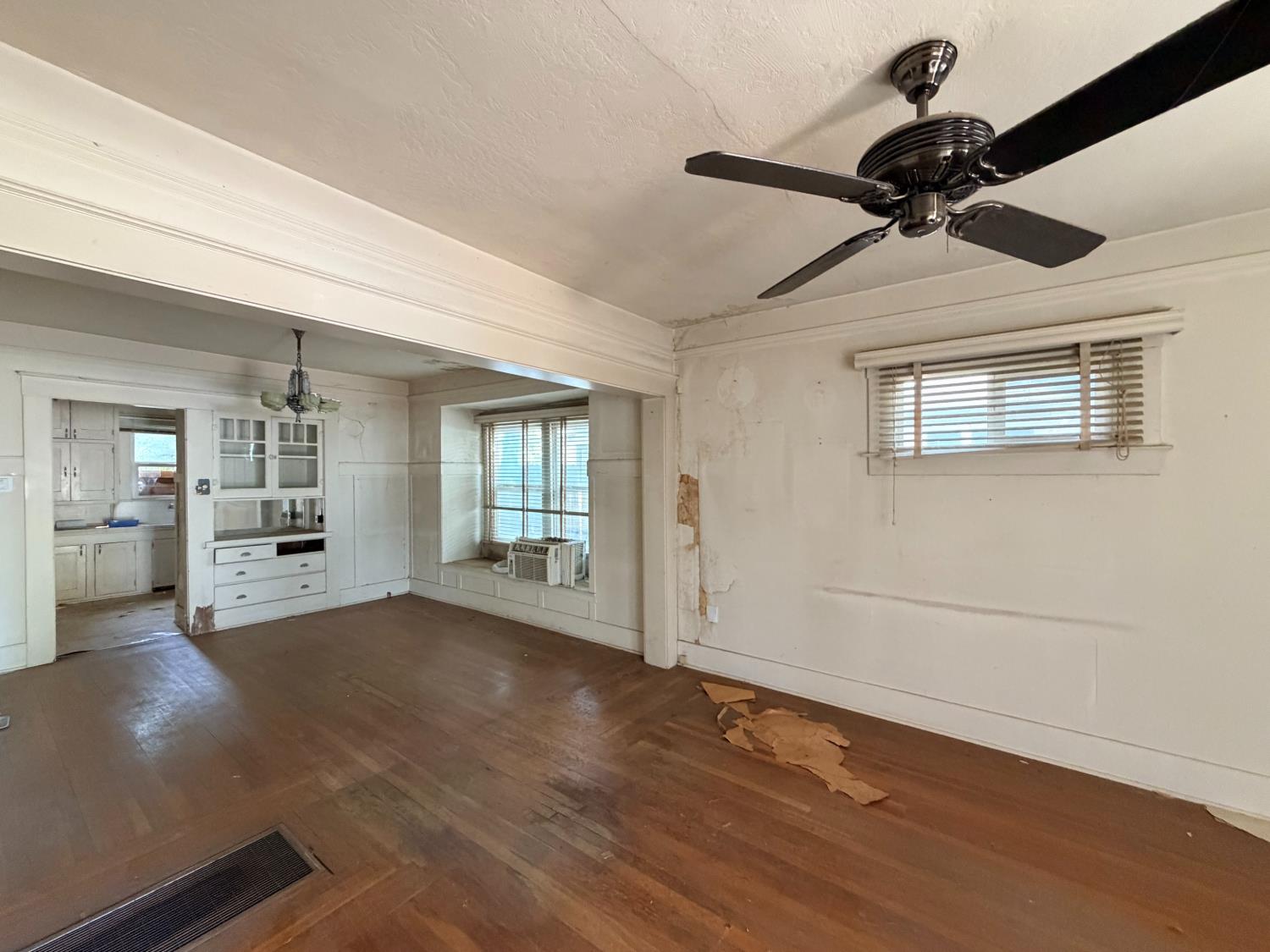 1304 N Echo Ave, Fresno, CA 93728