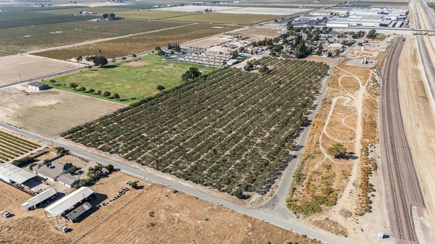 2125 E Bowles Ave, Fresno, CA 93725