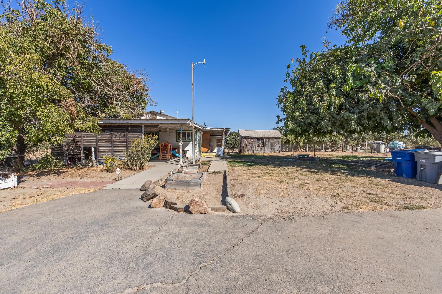 2125 E Bowles Ave, Fresno, CA 93725