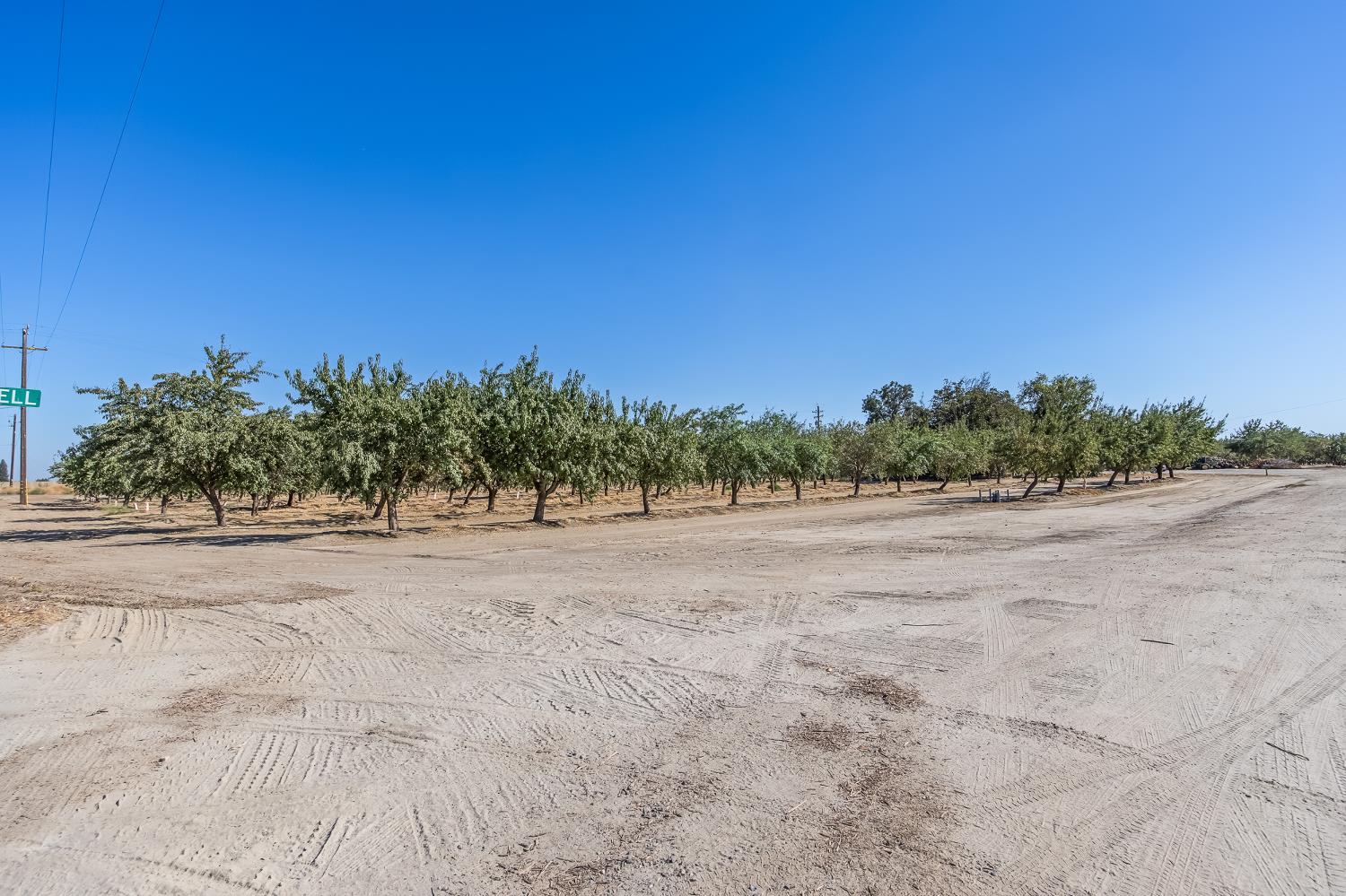 2125 E Bowles Ave, Fresno, CA 93725