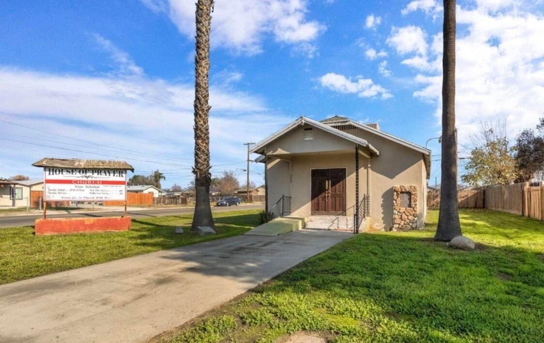 260 N los angeles, Tulare, CA 93274