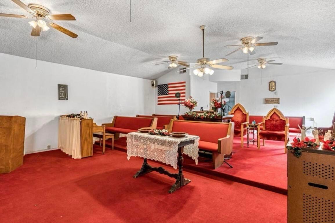 260 N los angeles, Tulare, CA 93274