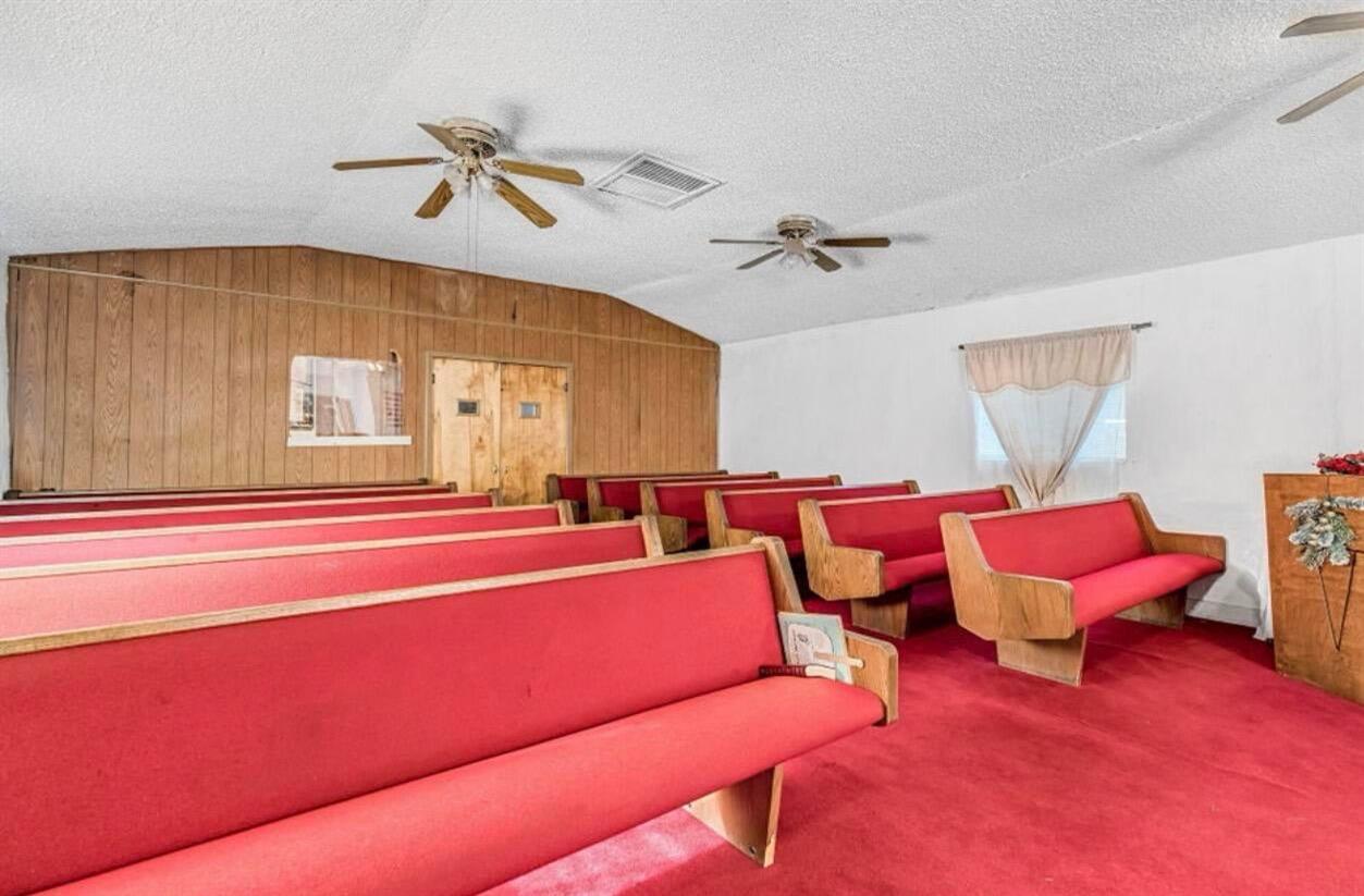260 N los angeles, Tulare, CA 93274