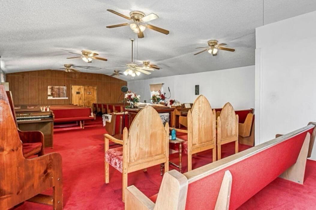 260 N los angeles, Tulare, CA 93274