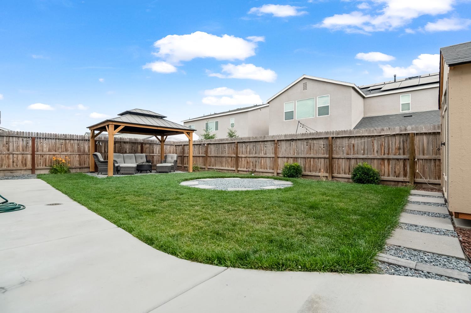 119 NE Riverway Dr, Visalia, CA 93291