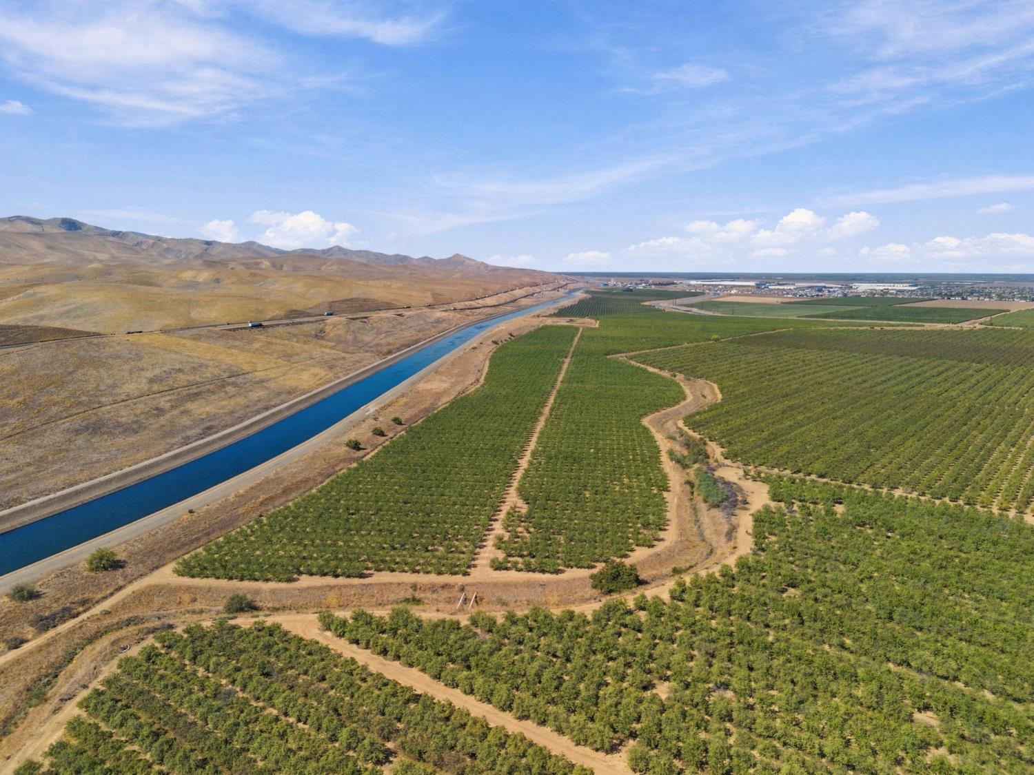 1 Highway 5 Hwy, Patterson, CA 95363