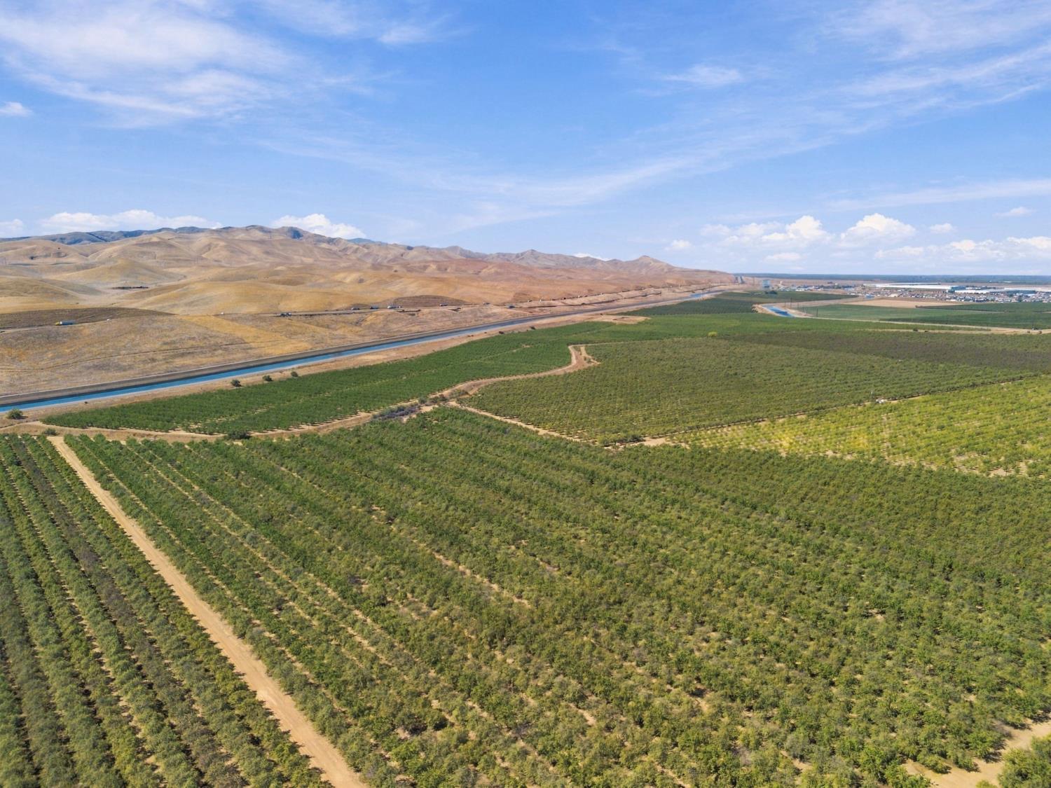 1 Highway 5 Hwy, Patterson, CA 95363