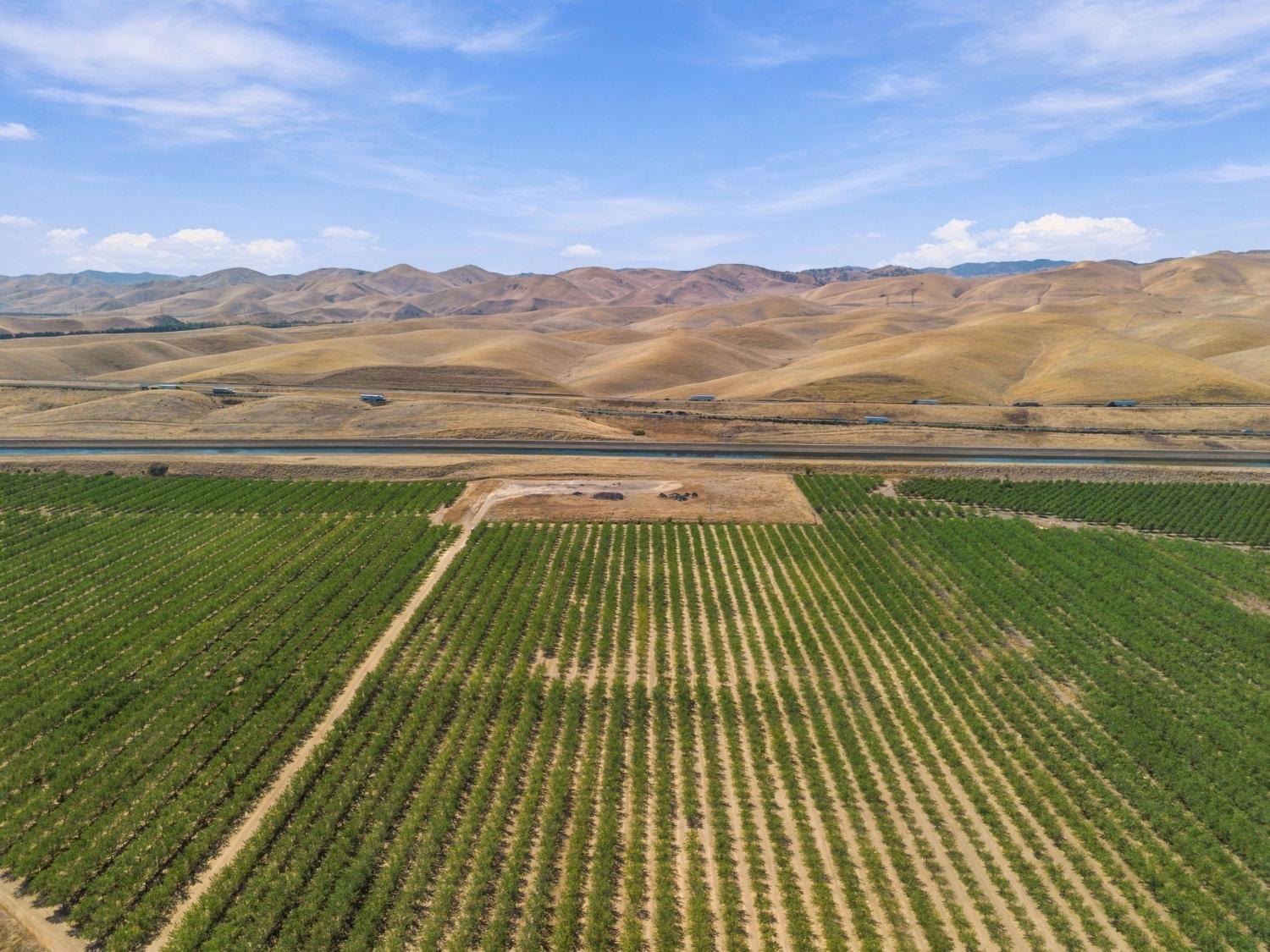 1 Highway 5 Hwy, Patterson, CA 95363