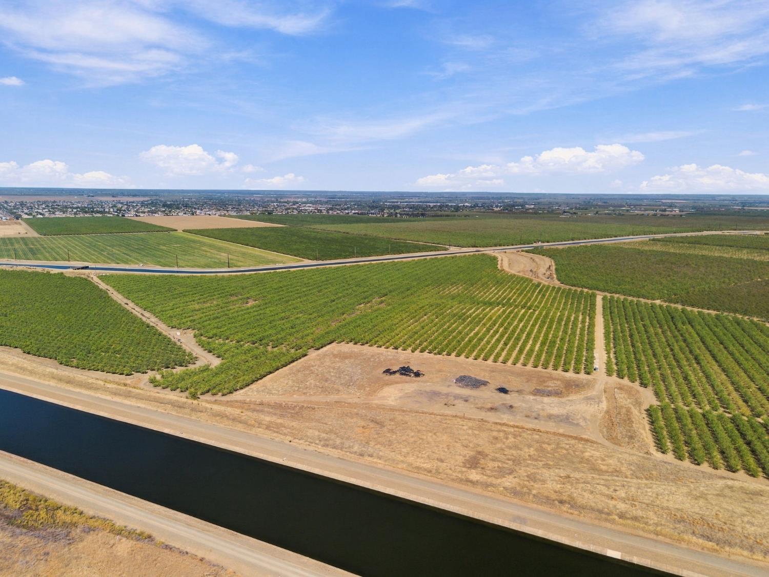 1 Highway 5 Hwy, Patterson, CA 95363