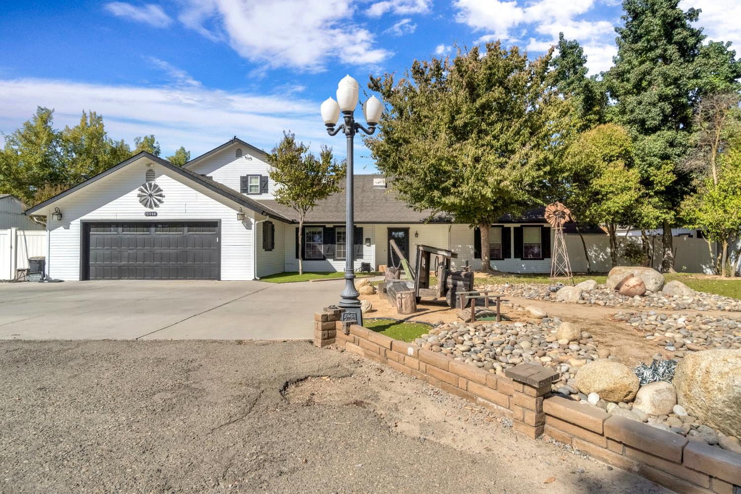 15446 Monreal Rd, Madera, CA 93636