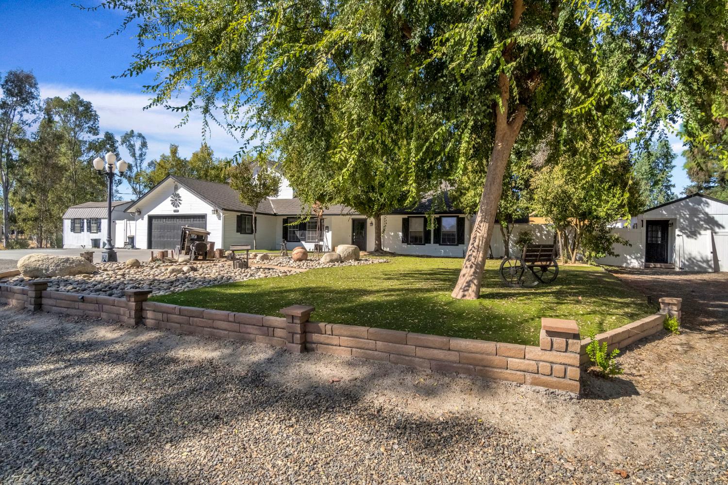 15446 Monreal Rd, Madera, CA 93636