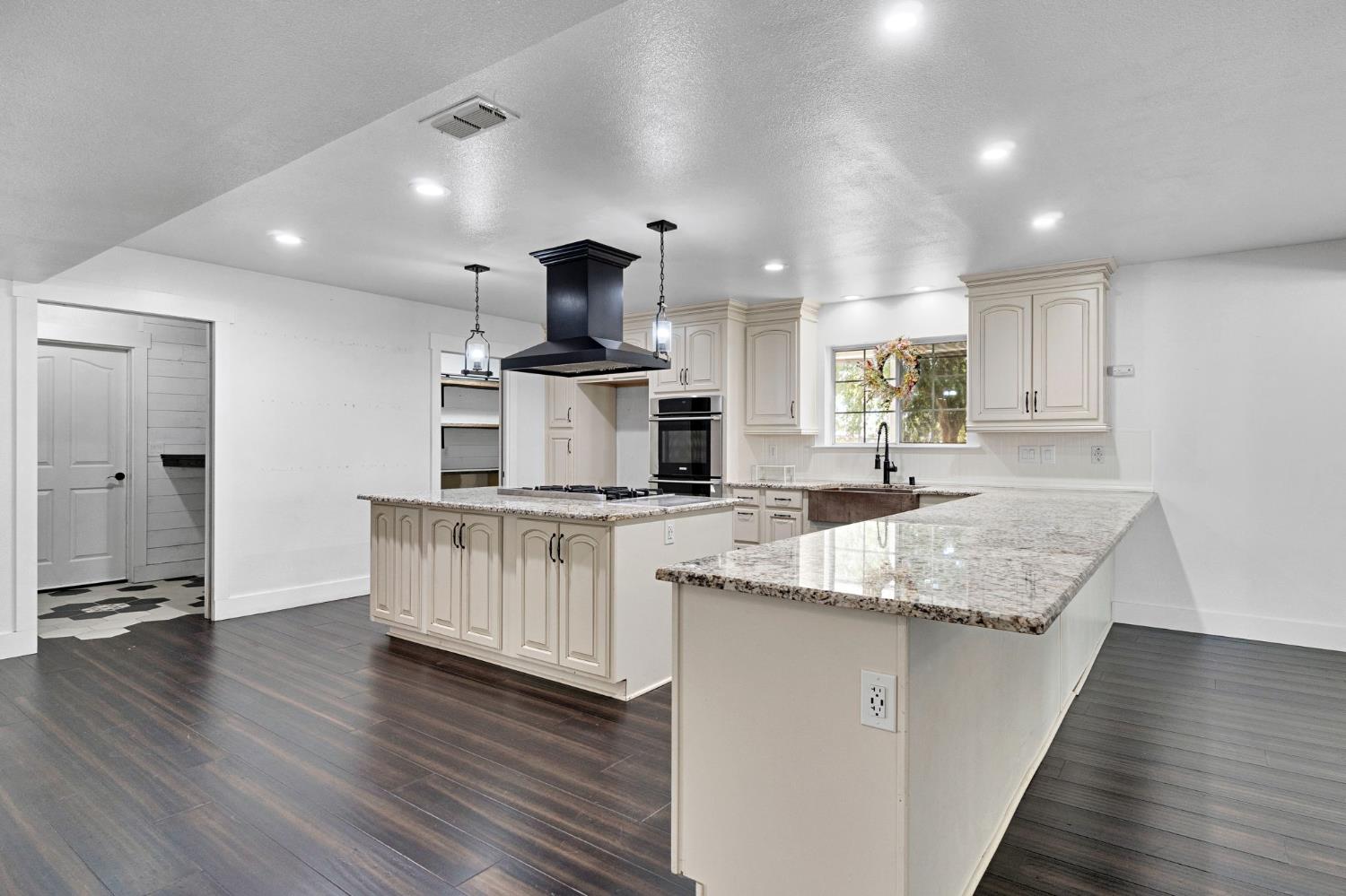 15446 Monreal Rd, Madera, CA 93636