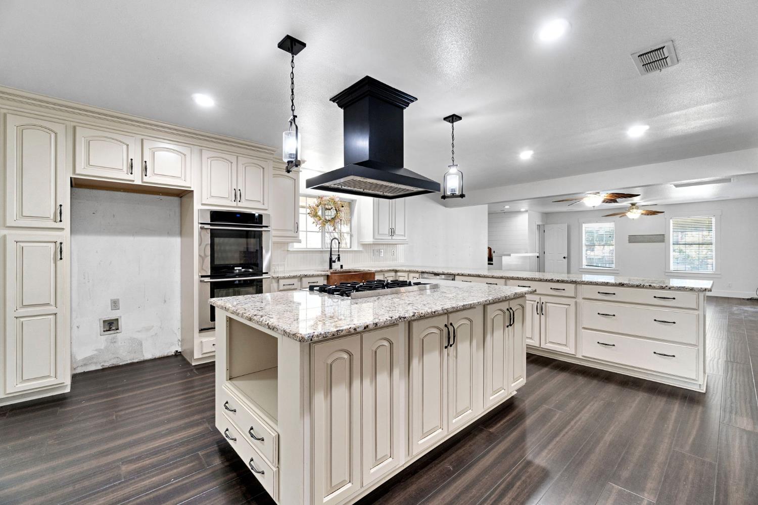 15446 Monreal Rd, Madera, CA 93636