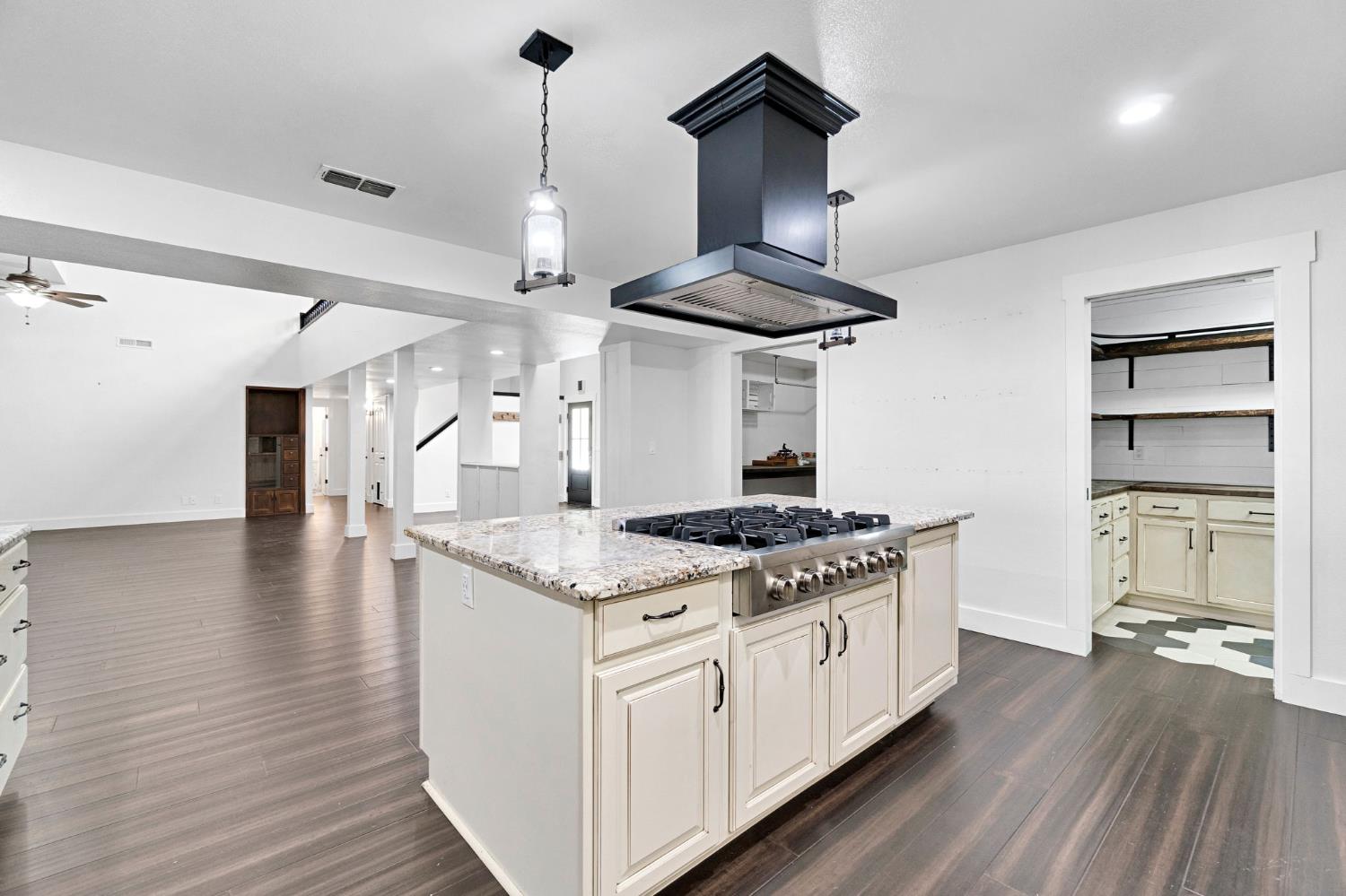 15446 Monreal Rd, Madera, CA 93636