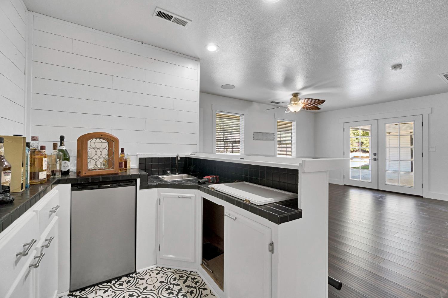 15446 Monreal Rd, Madera, CA 93636
