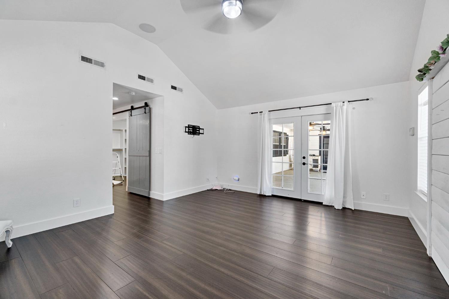 15446 Monreal Rd, Madera, CA 93636