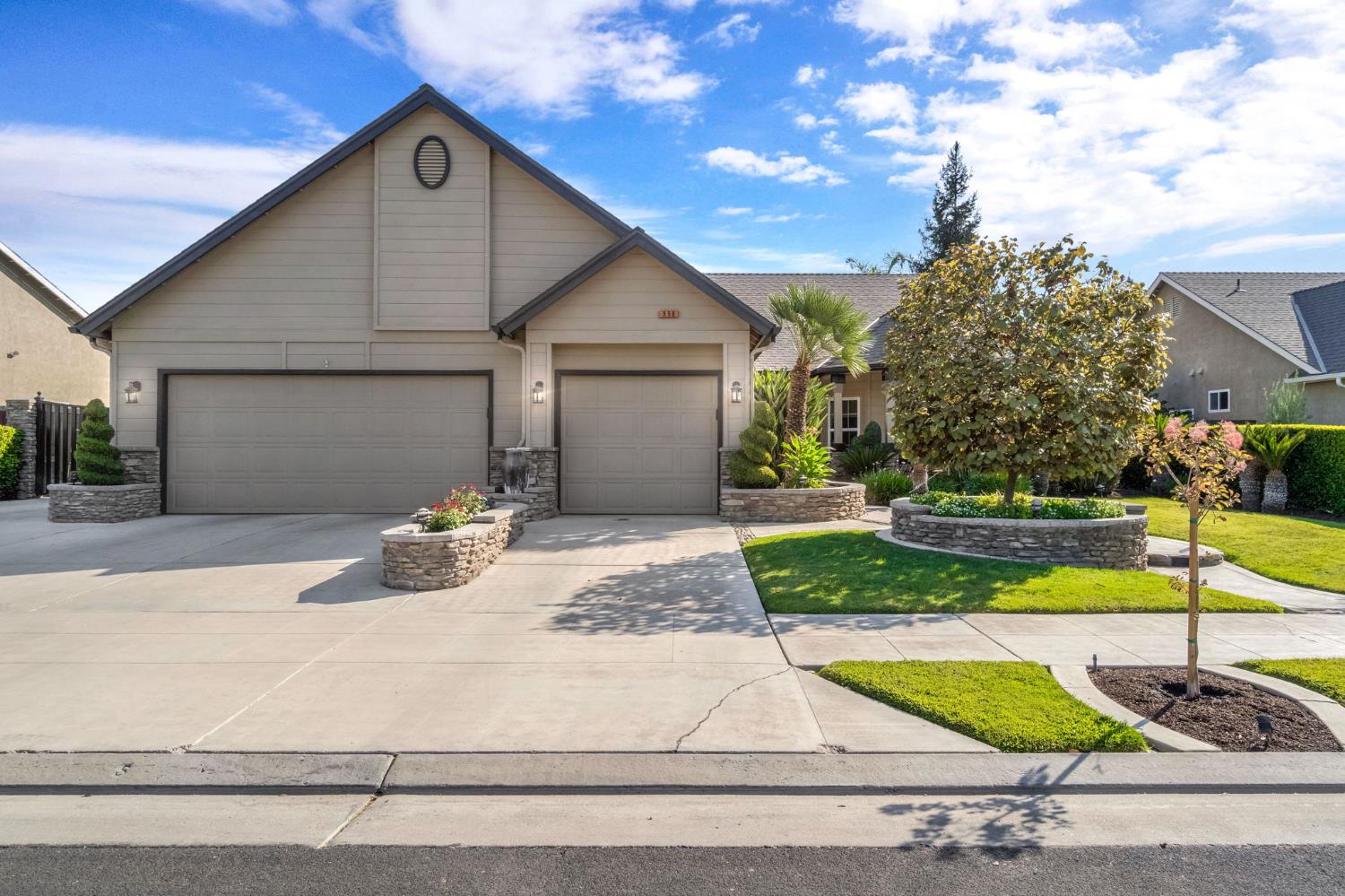 558 W Serena Ave, Clovis, CA 93619