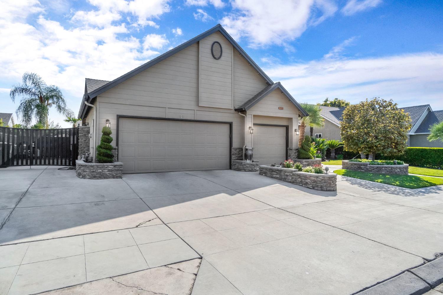 558 W Serena Ave, Clovis, CA 93619
