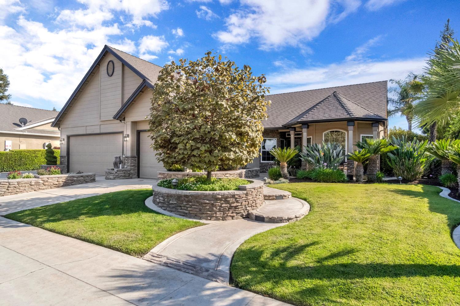 558 W Serena Ave, Clovis, CA 93619