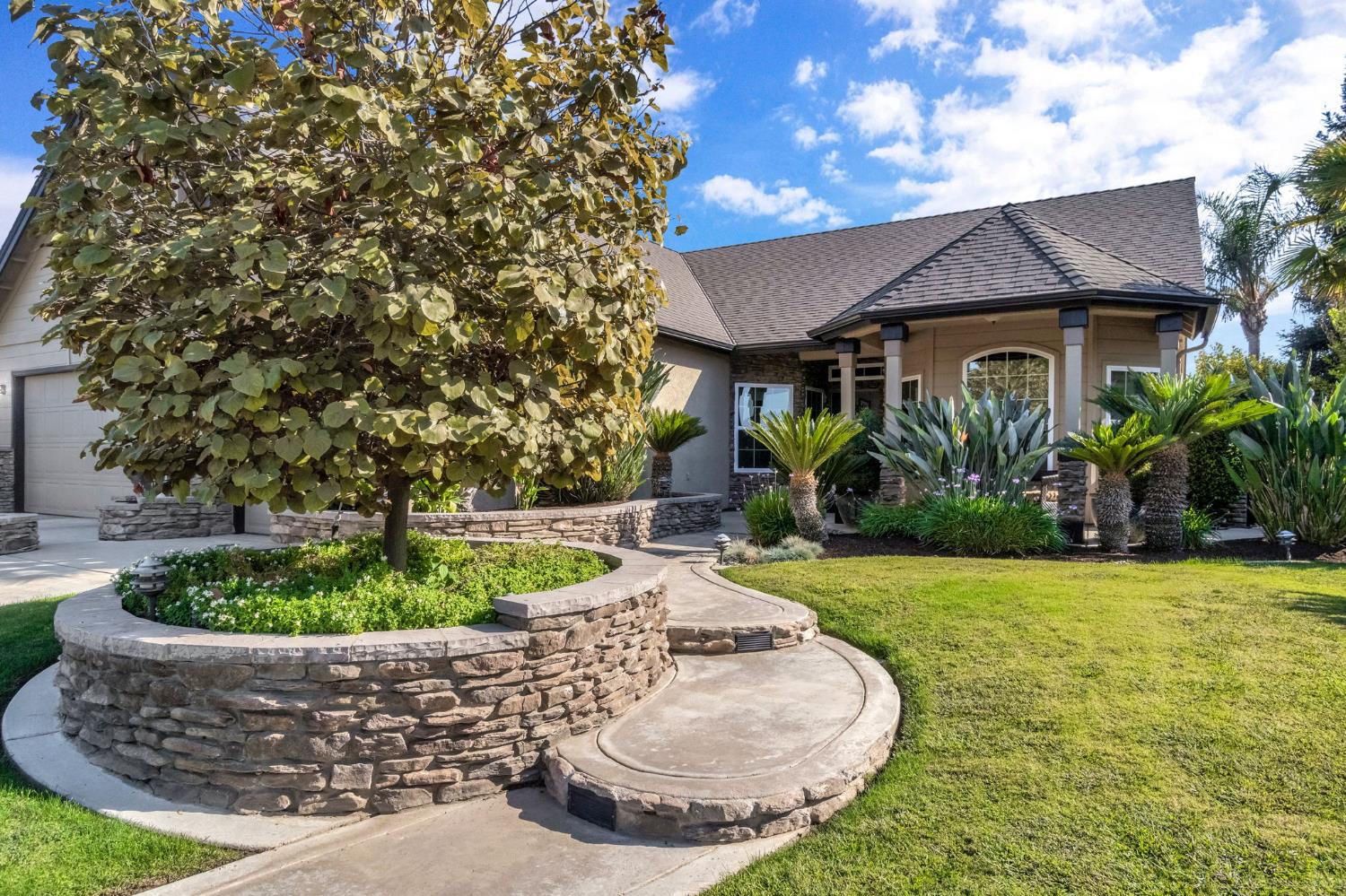 558 W Serena Ave, Clovis, CA 93619