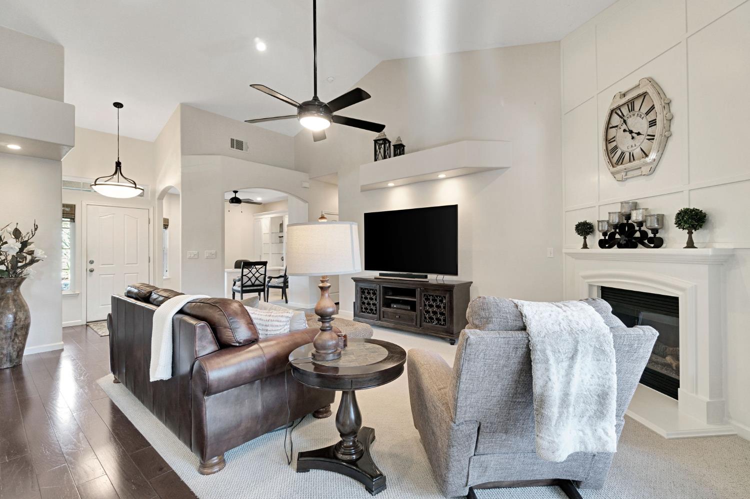 558 W Serena Ave, Clovis, CA 93619