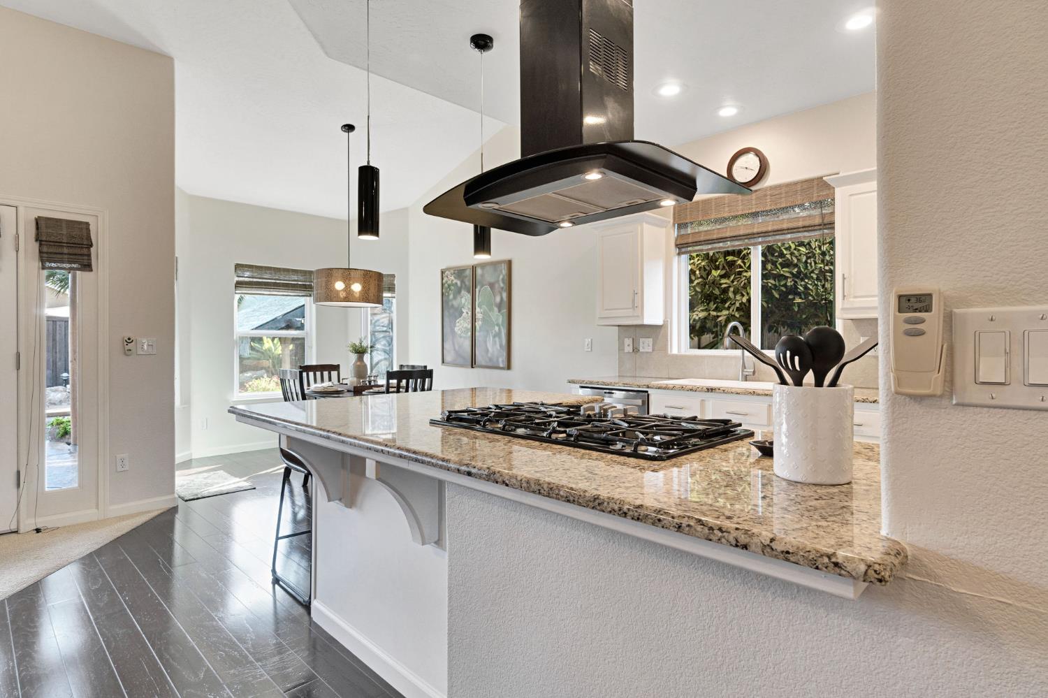 558 W Serena Ave, Clovis, CA 93619