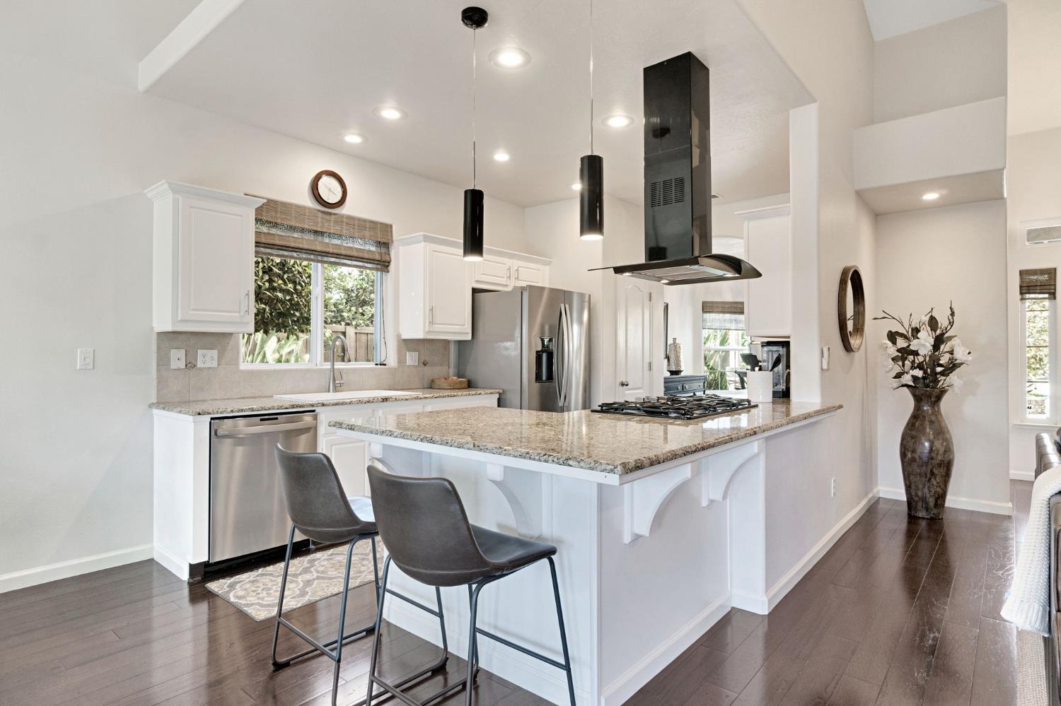 558 W Serena Ave, Clovis, CA 93619